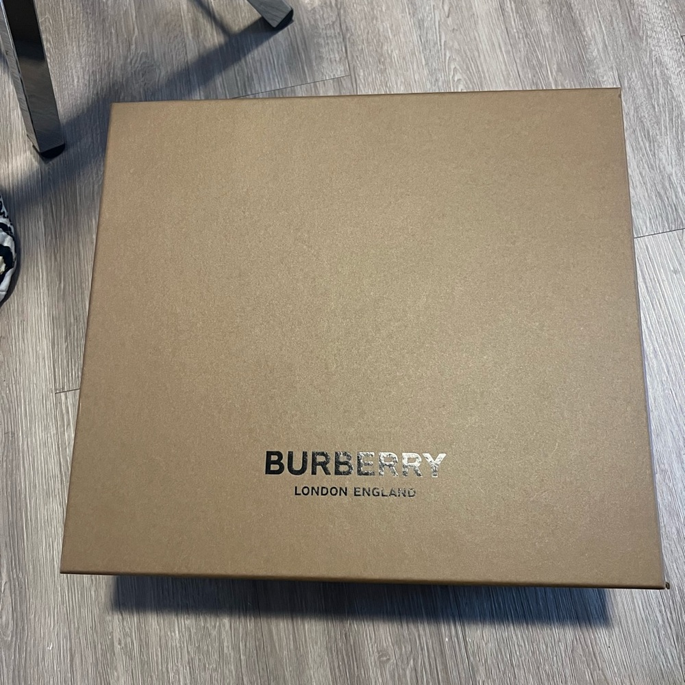 Burberry Arthur Brand New Size 44 = 11Mens - Picture 6 of 10
